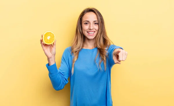 Pretty Woman Pointing Camera Choosing You Holding Half Orange — Φωτογραφία Αρχείου