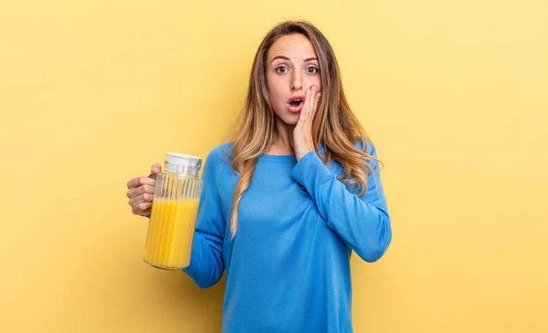 Pretty Woman Feeling Shocked Scared Orange Juice Concept — Zdjęcie stockowe