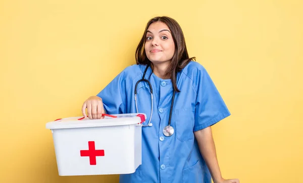 Pretty Woman Shrugging Feeling Confused Uncertain Nurse First Aid Kit — Fotografia de Stock