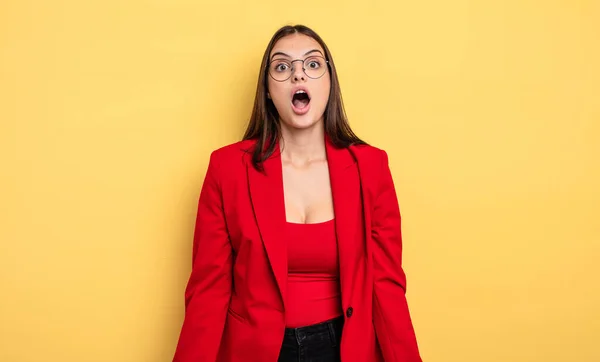 Pretty Woman Looking Very Shocked Surprised Businesswoman Concept — Foto Stock