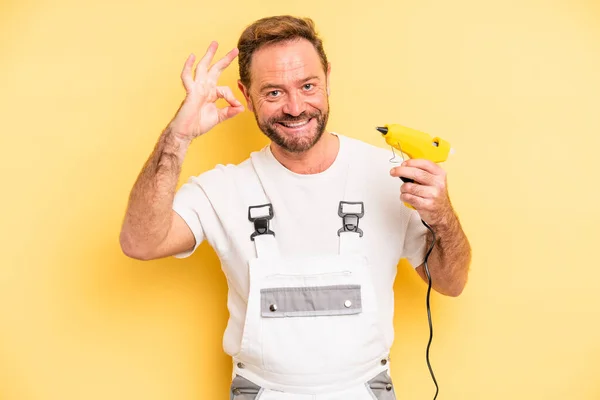 Homem Meia Idade Sentindo Feliz Mostrando Aprovação Com Gesto Handyman — Fotografia de Stock