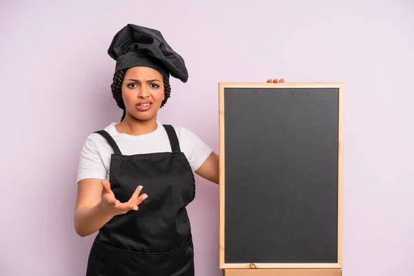 Preto Afro Mulher Olhando Irritado Irritado Frustrado Conceito Chef Quadro — Fotografia de Stock