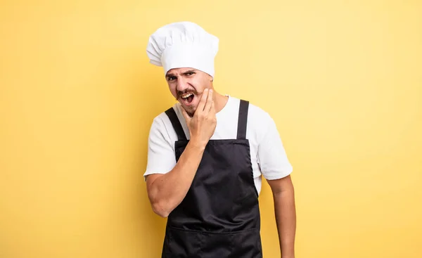 Chef Hombre Con Boca Los Ojos Bien Abiertos Mano Barbilla —  Fotos de Stock