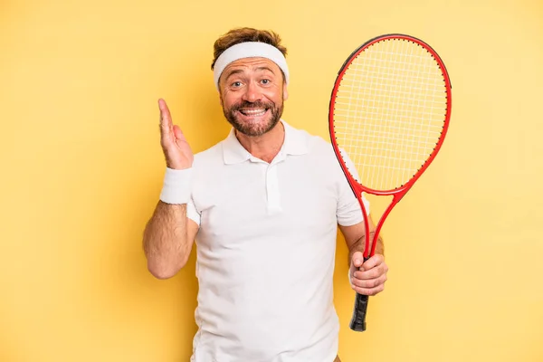 Middle Age Man Feeling Happy Astonished Something Unbelievable Tennis Concept — Stockfoto