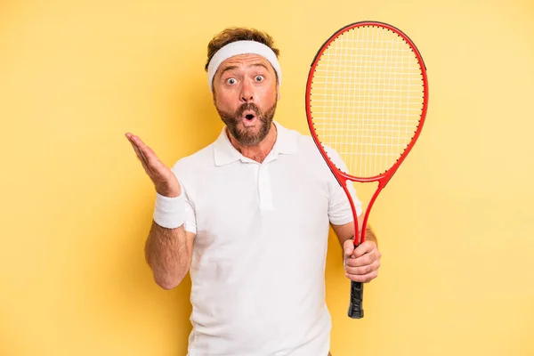 Middle Age Man Amazed Shocked Astonished Unbelievable Surprise Tennis Concept — Stok fotoğraf
