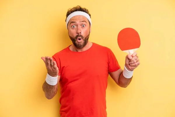 Middle Age Man Amazed Shocked Astonished Unbelievable Surprise Ping Pong — Stockfoto