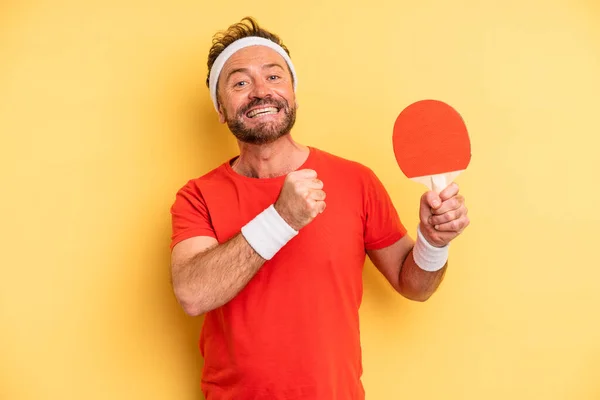 Middle Age Man Feeling Happy Facing Challenge Celebrating Ping Pong — Stock fotografie