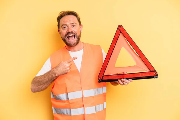 Middle Age Man Looking Excited Surprised Pointing Side Triangle Breakdown — Stockfoto