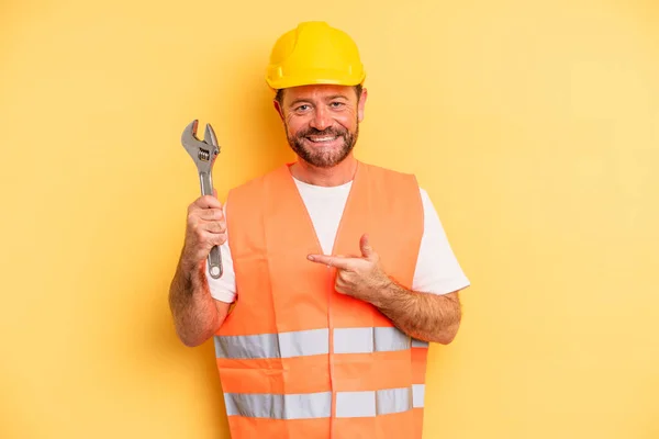 Middle Age Man Smiling Cheerfully Feeling Happy Pointing Side Breakdown — Stockfoto