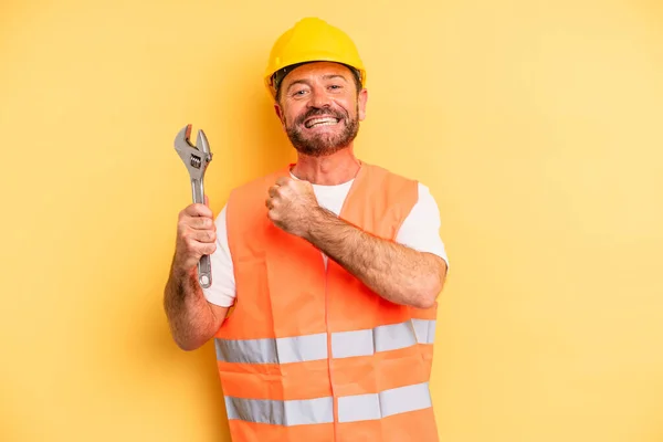 Middle Age Man Feeling Happy Facing Challenge Celebrating Breakdown Car — Φωτογραφία Αρχείου