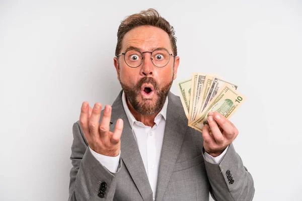 Middle Age Man Amazed Shocked Astonished Unbelievable Surprise Dollar Banknotes — Φωτογραφία Αρχείου