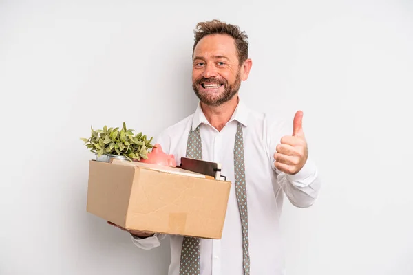 Homme Âge Moyen Sentant Fier Souriant Positivement Avec Les Pouces — Photo