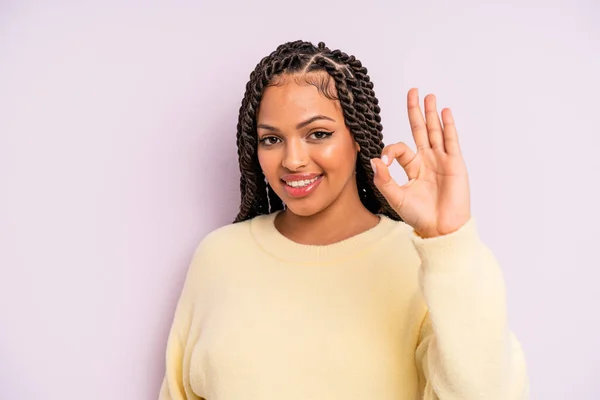 Zwart Afro Vrouw Zich Gelukkig Voelen Het Tonen Van Goedkeuring — Stockfoto