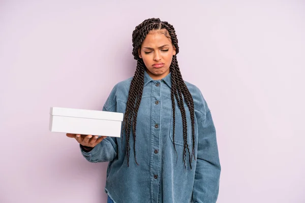 Zwarte Afro Vrouw Voelt Zich Verdrietig Zeurderig Met Een Ongelukkige — Stockfoto