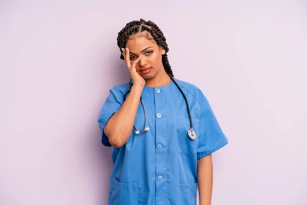Černá Afro Žena Cítí Znuděná Frustrovaná Ospalá Únavné Koncepce Zdravotní — Stock fotografie