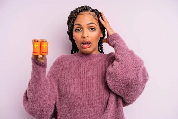 Black Afro Woman Screaming Hands Air Battery Concept — Stock Photo, Image