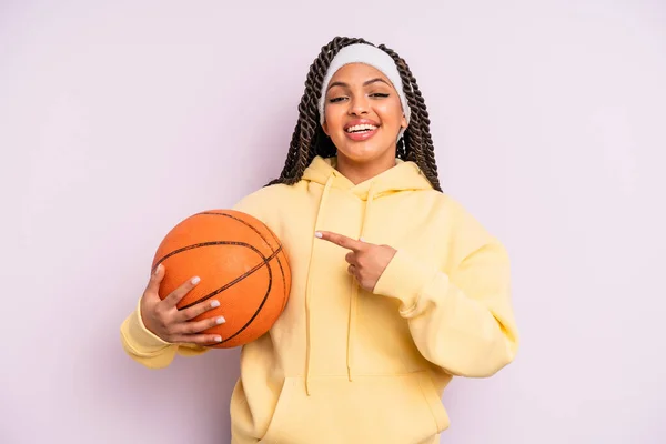 Black Afro Woman Looking Excited Surprised Pointing Side Basketball Concept —  Fotos de Stock