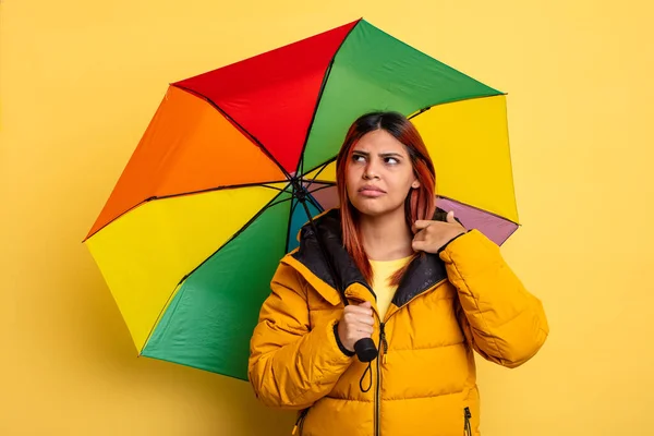 Испанская Женщина Чувствует Стресс Тревогу Усталость Разочарование Концепция Дождя Дождя — стоковое фото