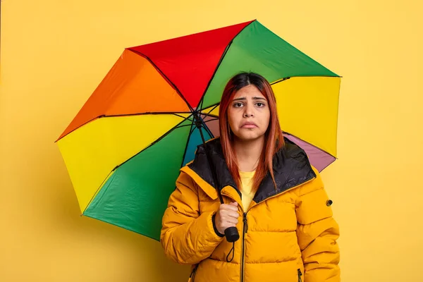 Латиноамериканка Грустная Плачущая Несчастливым Взглядом Плачем Концепция Дождя Дождя — стоковое фото