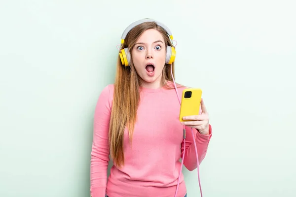 Redhair Woman Looking Very Shocked Surprised Headphones Smartphone Concept — Stock Photo, Image