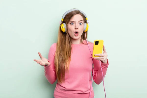 Redhair Woman Amazed Shocked Astonished Unbelievable Surprise Headphones Smartphone Concept — Stock Photo, Image