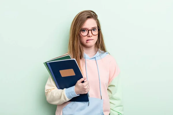 Redhair Woman Looking Puzzled Confused Student Concept — Stock Photo, Image