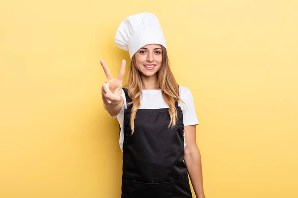 Pretty Woman Smiling Looking Friendly Showing Number Two Chef Concept — 图库照片