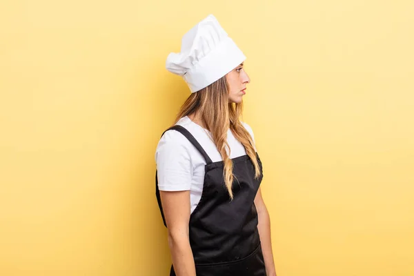 Pretty Woman Profile View Thinking Imagining Daydreaming Chef Concept — ストック写真