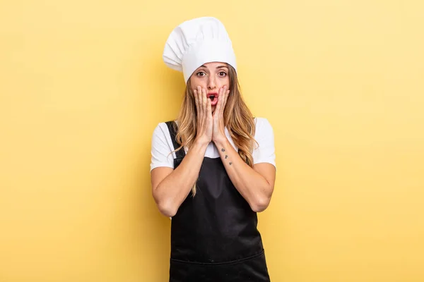 Pretty Woman Feeling Shocked Scared Chef Concept — ストック写真