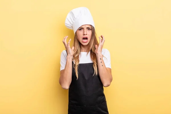 Pretty Woman Screaming Hands Air Chef Concept — Zdjęcie stockowe