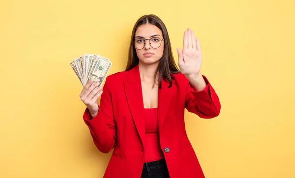 Pretty Woman Looking Serious Showing Open Palm Making Stop Gesture — Foto Stock