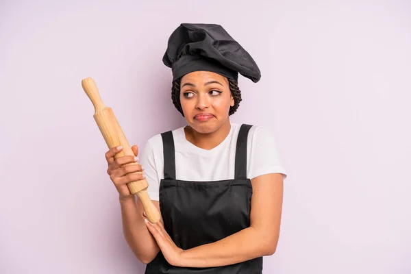 Afro Black Woman Shrugging Feeling Confused Uncertain Chef Roller Pin — Zdjęcie stockowe