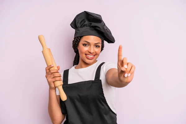 Afro Black Woman Smiling Looking Friendly Showing Number One Chef — Stockfoto