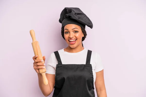Afro Black Woman Looking Happy Pleasantly Surprised Chef Roller Pin — ストック写真