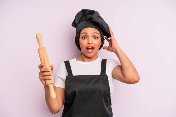 Afro Donna Nera Urlando Con Mani Alto Aria Chef Con — Foto Stock