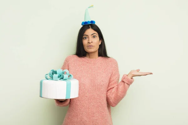 Young Pretty Hispanic Woman Feeling Puzzled Confused Doubting Birthday Cake — Stock Photo, Image