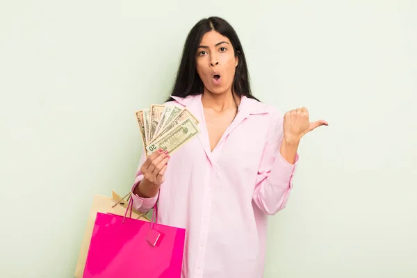 Young Pretty Hispanic Woman Looking Astonished Disbelief Shopping Bags Concept — Stock Photo, Image