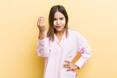 Güzel İspanyol kadın kapiş ya da para hareketi yapıyor, borçlarını ödemeni söylüyor.!