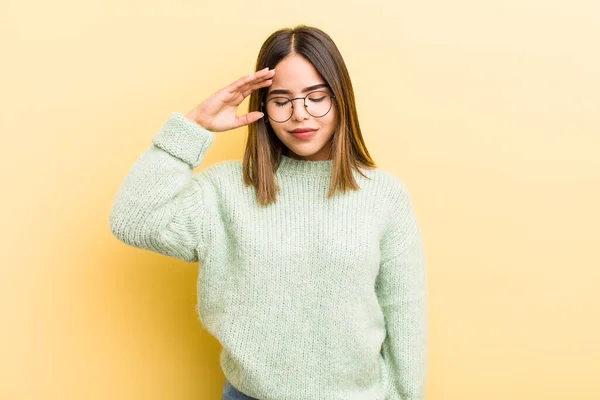 Bella Donna Ispanica Cercando Stressato Stanco Frustrato Asciugatura Sudore Fuori — Foto Stock