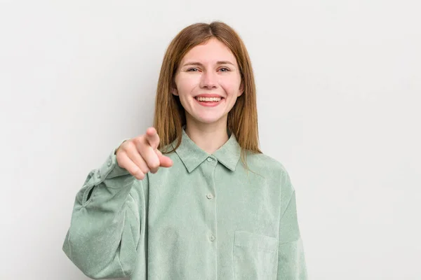 Rood Hoofd Mooie Vrouw Wijzen Naar Camera Met Een Tevreden — Stockfoto