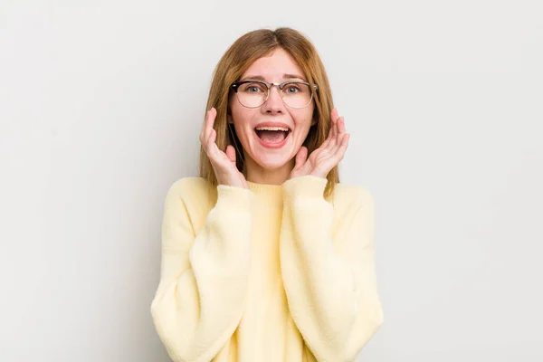 Vörös Fej Csinos Érzés Megdöbbent Izgatott Nevetés Csodálkozik Boldog Mert — Stock Fotó
