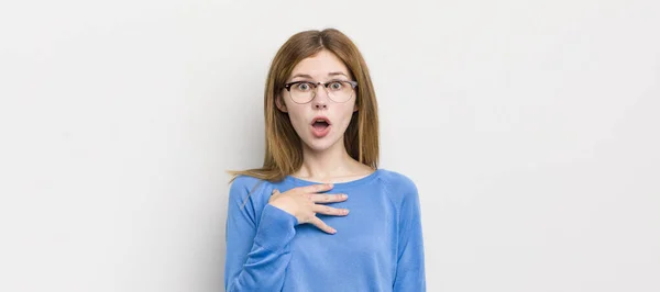 Red Head Pretty Woman Feeling Shocked Astonished Surprised Hand Chest — Stock Photo, Image