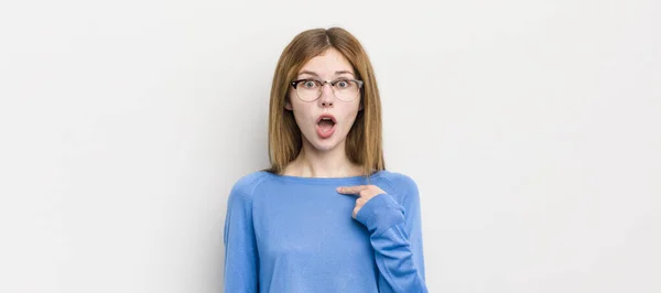 Red Head Pretty Woman Looking Shocked Surprised Mouth Wide Open — Stock Photo, Image
