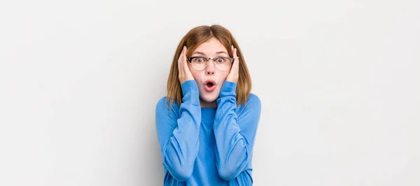 Red Head Pretty Woman Looking Unpleasantly Shocked Scared Worried Mouth — Stock Photo, Image