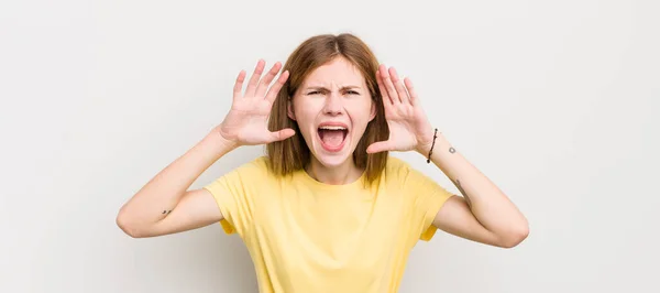 Red Head Pretty Woman Screaming Panic Anger Shocked Terrified Furious — Stock Photo, Image