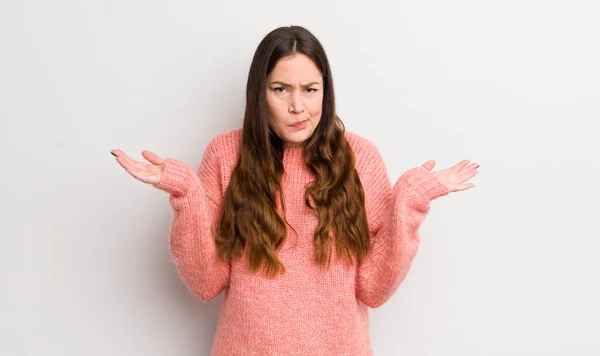 Pretty Caucasian Woman Feeling Puzzled Confused Doubting Weighting Choosing Different — Stock Photo, Image