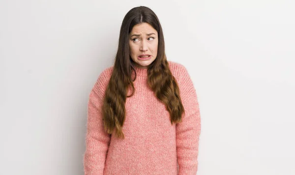 Pretty Caucasian Woman Looking Worried Stressed Anxious Scared Panicking Clenching — Stockfoto