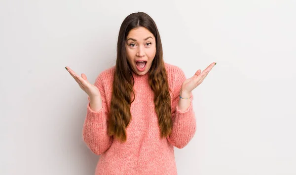 Pretty Caucasian Woman Feeling Happy Excited Surprised Shocked Smiling Astonished — Stockfoto