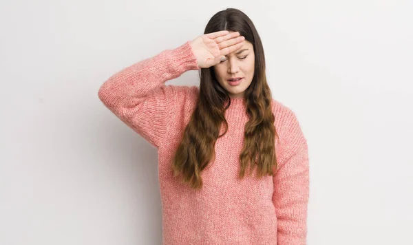 Pretty Caucasian Woman Looking Stressed Tired Frustrated Drying Sweat Forehead — ストック写真