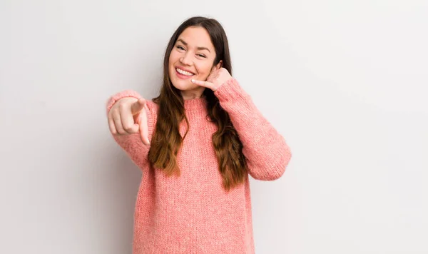 Pretty Caucasian Woman Smiling Cheerfully Pointing Camera While Making Call —  Fotos de Stock